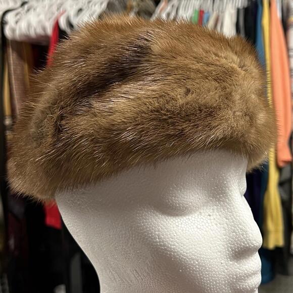 Vintage Women\'s Brown Fur Hat by Woolf Brothers Union Made W/ Hair Combs main image 13